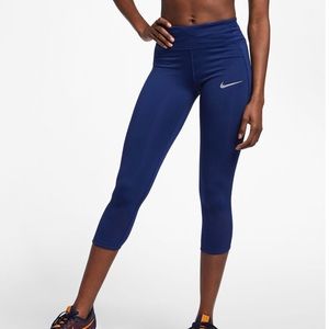 NIKE LEGGINGS CAPRIS LIKE NEW CONDITION